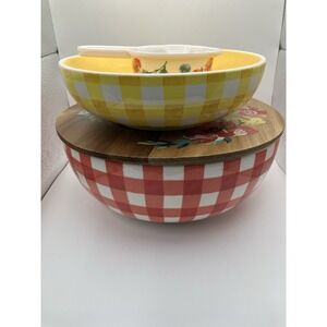Pioneer Woman Gingham 4 Piece Set 2 Bowls, Lid, & Measuring Cup